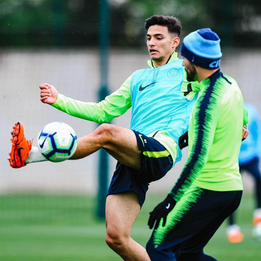 マンチェスター・シティFCさんのインスタグラム写真 - (マンチェスター・シティFCInstagram)「Anyone else got that #FridayFeeling? 😆」5月3日 23時48分 - mancity