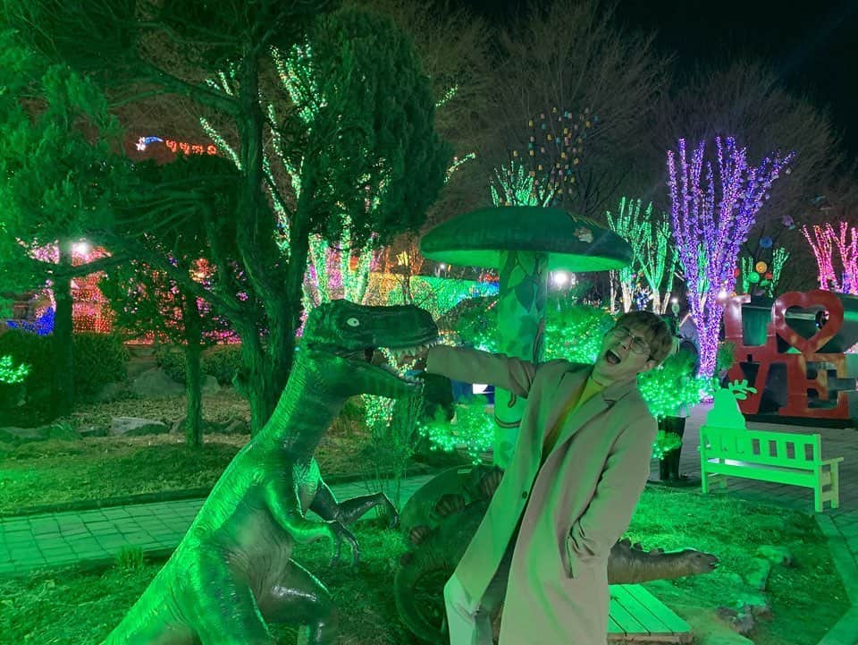 ジョンウク のインスタグラム：「아프다 놔라!! . . . . . . #서울#인천#홍대#도쿄#연남동#연트럴파크#인하대#데일리#가수정욱#정욱#그사람그대라서#뚫고싶어라#스트리밍#축가#축가문의#DM #촬영#태양#소원#힐링#노을#제부도#운동」