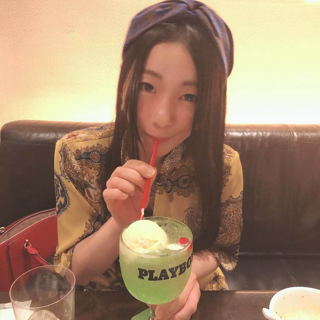 桜雪さんのインスタグラム写真 - (桜雪Instagram)「意識高めなお友達とご飯。 クリームソーダ大好きなのでご機嫌です！  #firekingcafe #代々木上原カフェ #代々木上原 #渋谷区 #ピサンゴレン #クリームソーダ #ファイヤーキングカフェ #渋谷区民 #彼女とデートなうに使っていいよ #ぶれとるやないかい」5月4日 0時08分 - yuki_12hsm