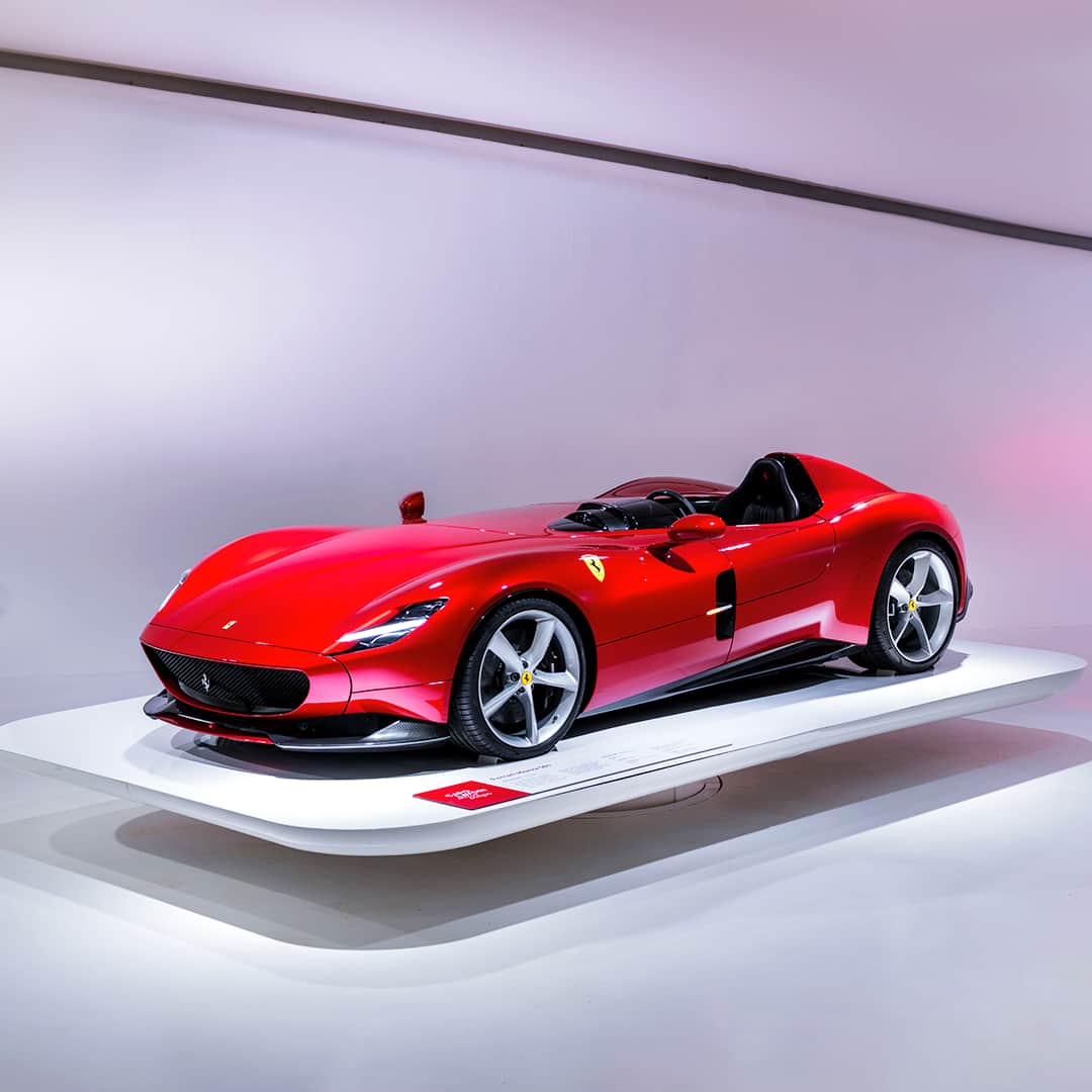 フェラーリさんのインスタグラム写真 - (フェラーリInstagram)「#FerrariMonzaSP1: classic barchetta forms meet single-seater thrills. The “Capolavori senza tempo” exhibit is underway at the #MuseoEnzoFerrari. Discover the connection between #Ferrari and the world of design. @MuseiFerrari #MEF #Exclusive」5月4日 0時01分 - ferrari