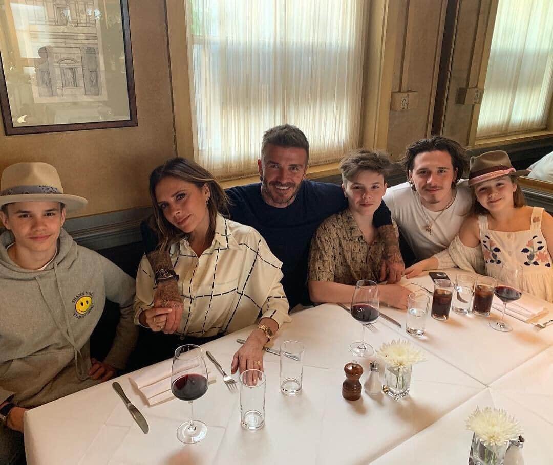 People Magazineさんのインスタグラム写真 - (People MagazineInstagram)「The gang’s all here! The beautiful Beckham brood celebrated David's birthday with a special dinner—and some quality family time. 💕 | #Regram @victoriabeckham」5月4日 0時04分 - people