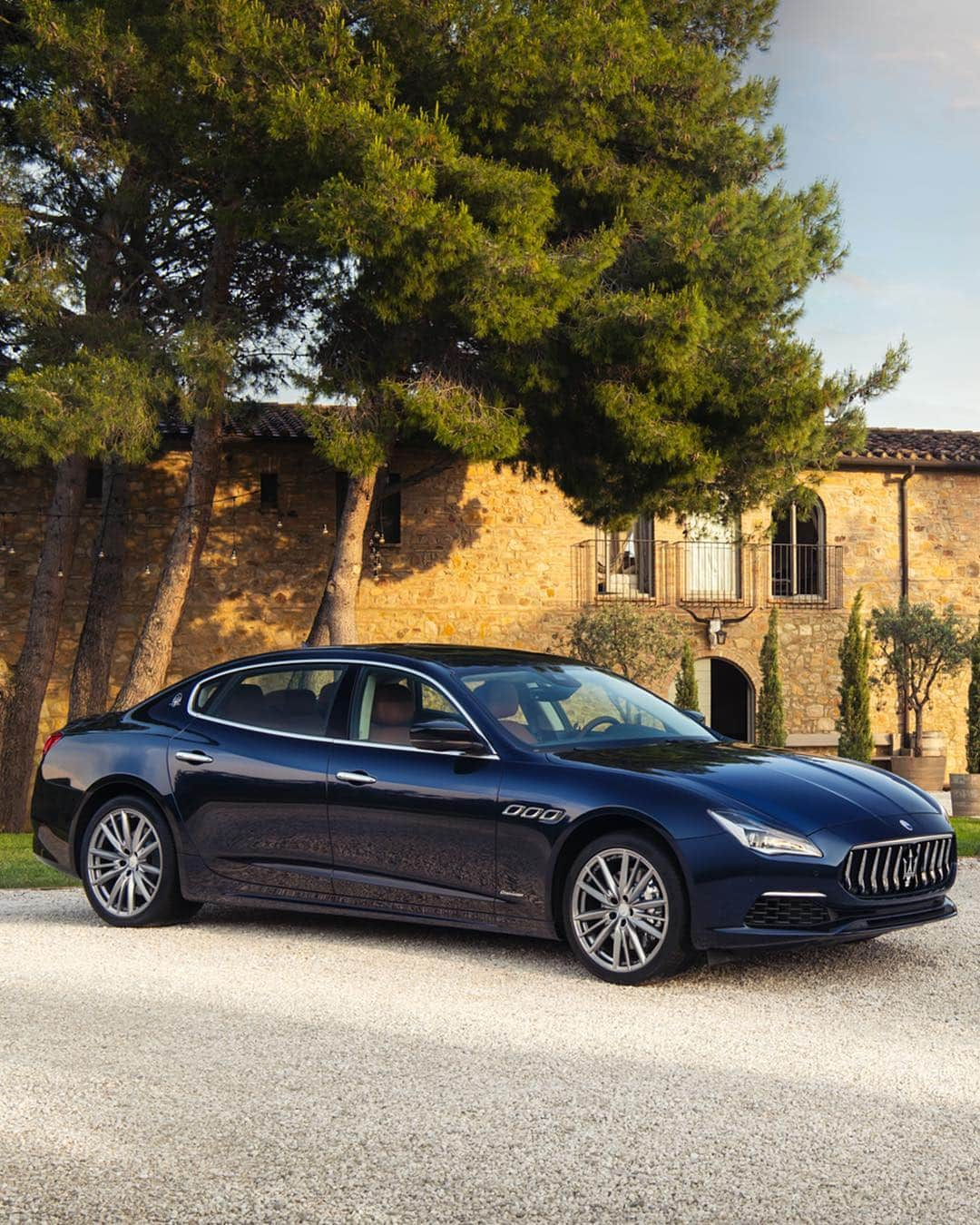 マセラティさんのインスタグラム写真 - (マセラティInstagram)「#MaseratiQuattroporte GranLusso and GranSport: temptations for long-distance travelers. #Maserati」5月4日 0時29分 - maserati