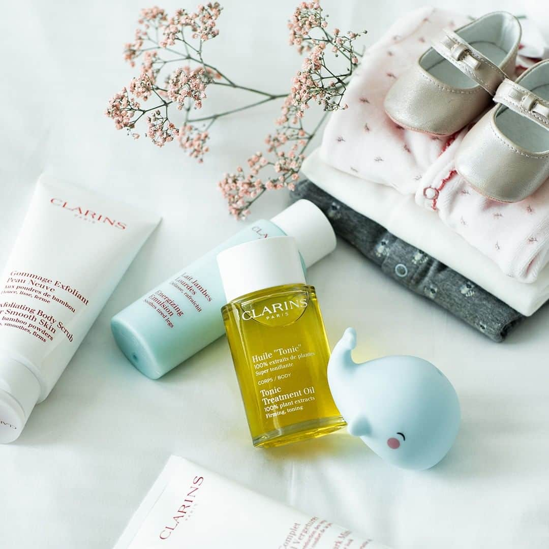 Clarins Franceさんのインスタグラム写真 - (Clarins FranceInstagram)「Vivez la maternité en beauté ! Découvrez les produits indispensables pour les futures mamans : - Gommage Exfoliant Peau Neuve pour optimiser l’efficacité des soins appliqués. - Huile Tonic pour améliorer l’élasticité de la peau et prévenir les vergetures. - Lait Jambes Lourdes pour soulager les jambes fatiguées et leur procurer une sensation de fraîcheur immédiate. . #clarins #monsoinclarins #maternity #bodycare」5月4日 0時30分 - clarinsfr