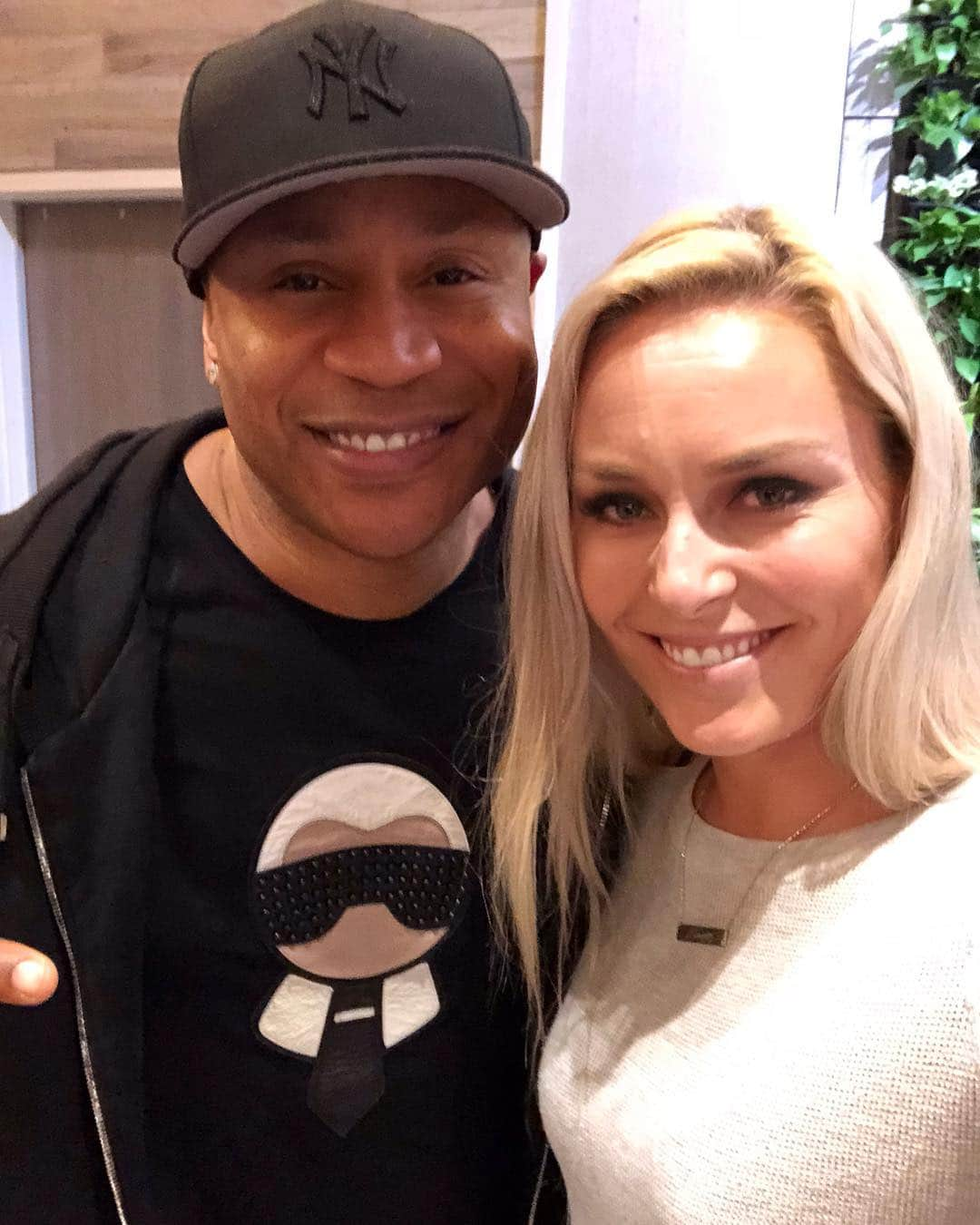 リンゼイ・ボンさんのインスタグラム写真 - (リンゼイ・ボンInstagram)「When @llcoolj is in your @harvard reunion class with legendary professor @anitaelberse it’s a great day 💪🏻 #legit #mamasaidknockyouout」5月4日 0時41分 - lindseyvonn