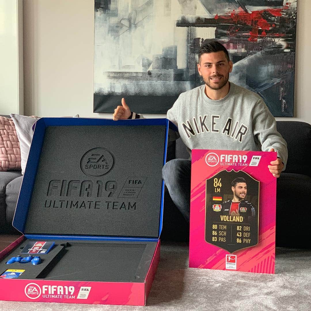 ケヴィン・フォラントさんのインスタグラム写真 - (ケヴィン・フォラントInstagram)「Danke @easportsfifa_de 💯💥 #TOTW #FIFA19 #FUT」5月4日 1時01分 - kevin_volland