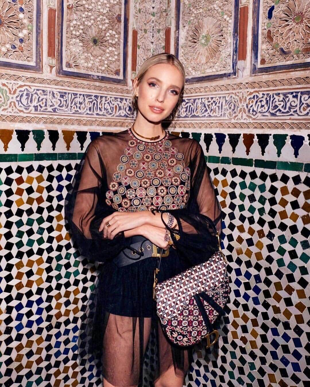 レオニー・ハンネさんのインスタグラム写真 - (レオニー・ハンネInstagram)「Double trouble in @dior. ◾️🔳◽️ Anzeige/Ad #Dior #DiorCommonGround #Marrakech」5月4日 0時58分 - leoniehanne