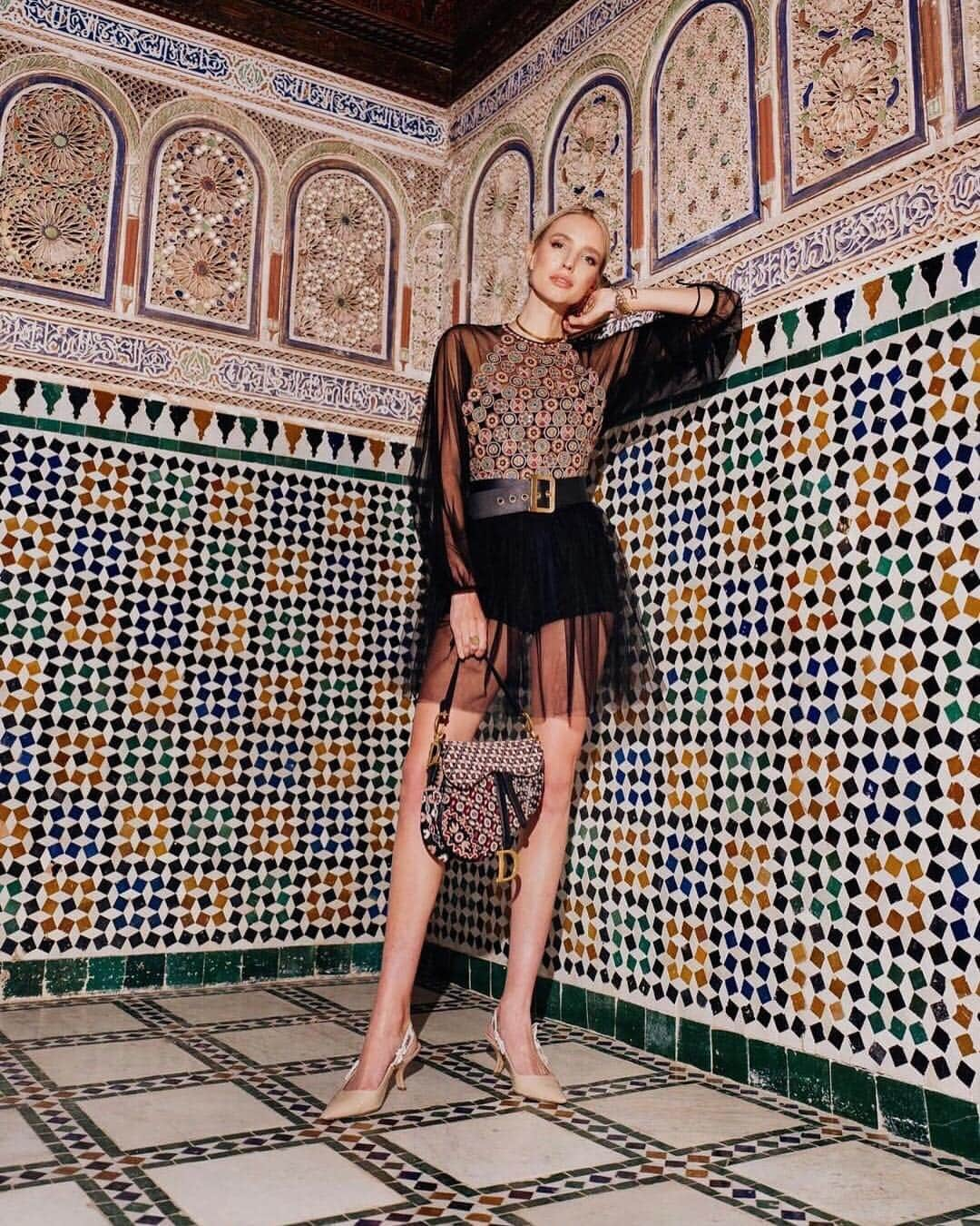 レオニー・ハンネさんのインスタグラム写真 - (レオニー・ハンネInstagram)「Double trouble in @dior. ◾️🔳◽️ Anzeige/Ad #Dior #DiorCommonGround #Marrakech」5月4日 0時58分 - leoniehanne