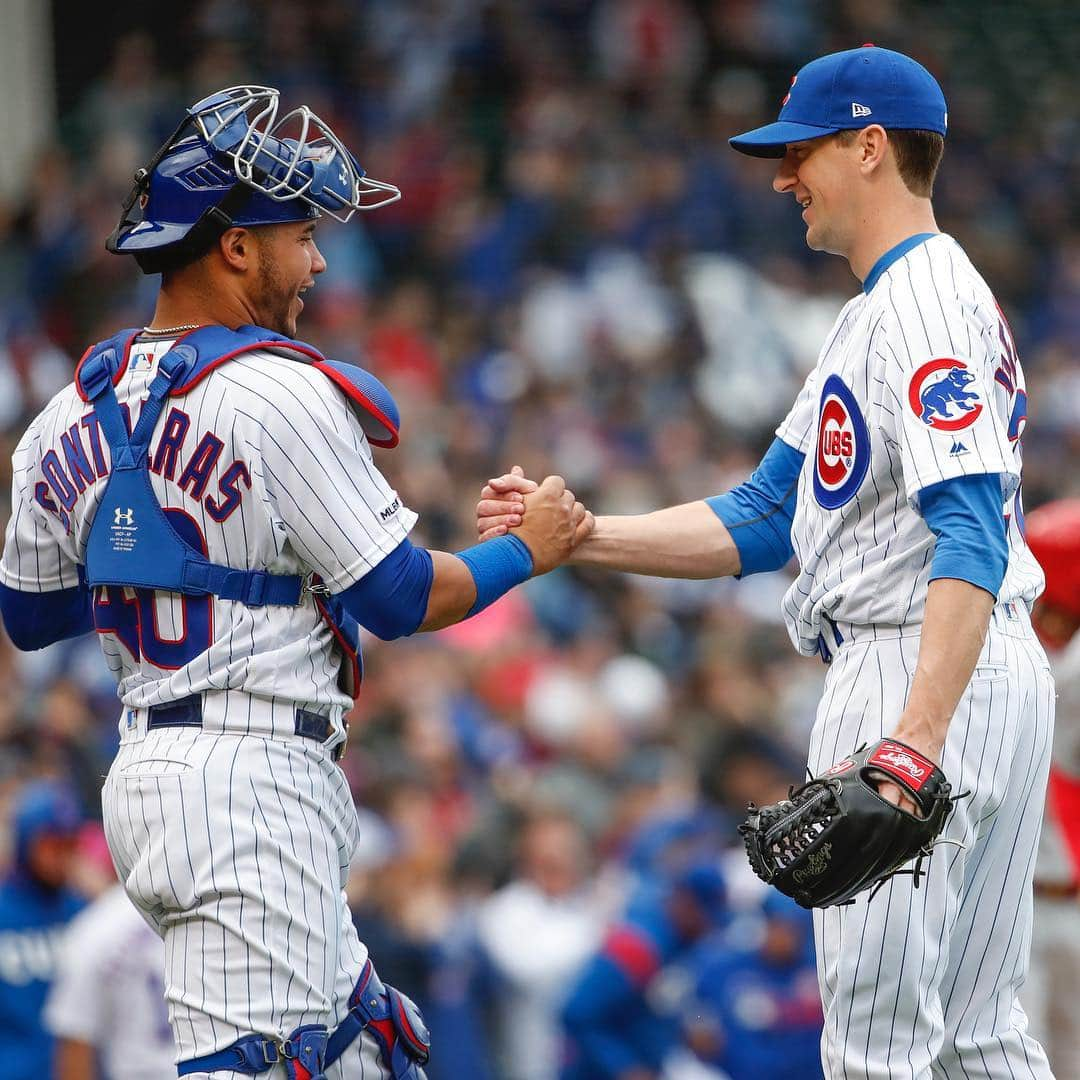 シカゴ・カブスさんのインスタグラム写真 - (シカゴ・カブスInstagram)「Kyle Hendricks’ 81 pitches are the fewest in a #Cubs shutout since Jon Lieber’s 78 in 2001. #EverybodyIn」5月4日 6時25分 - cubs