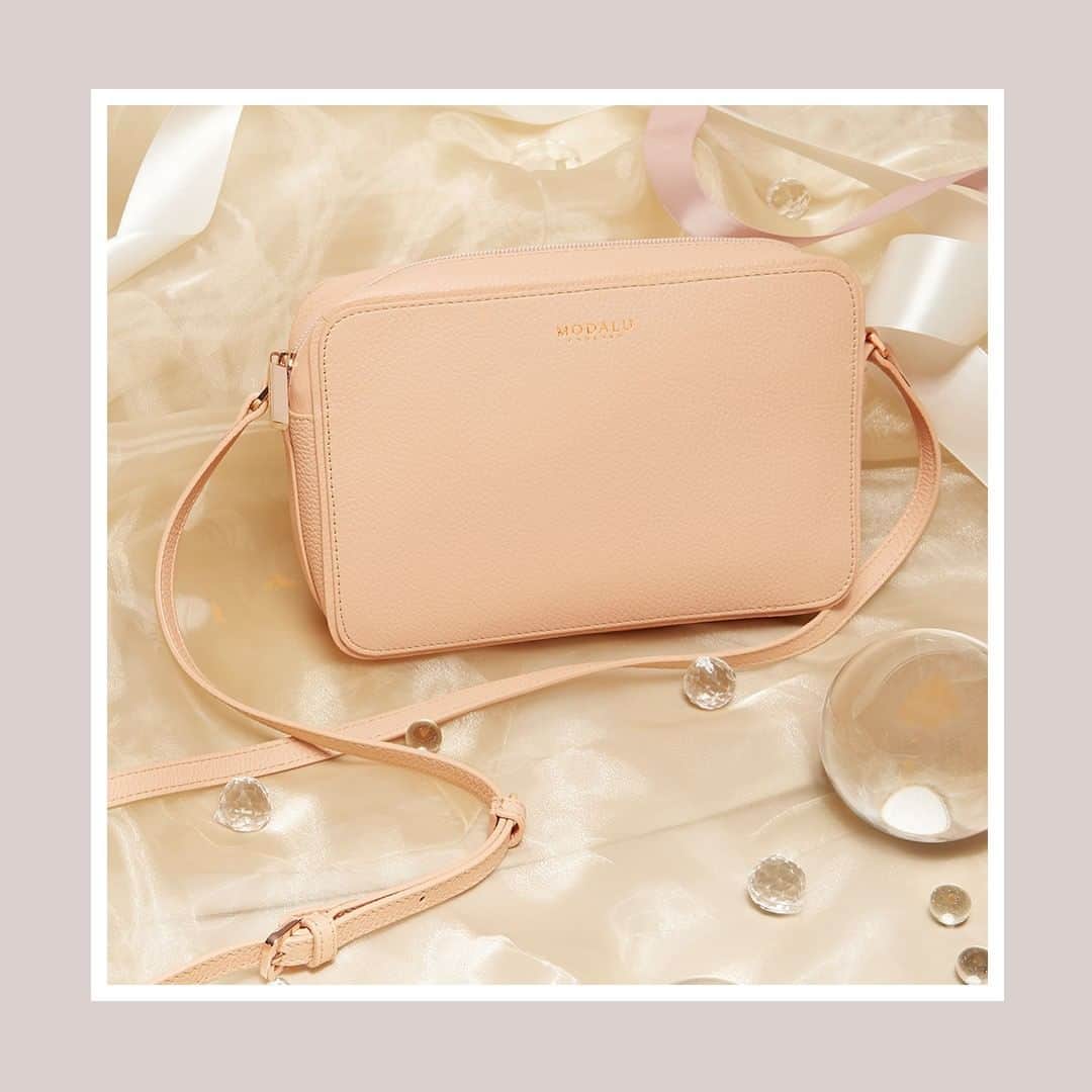のインスタグラム：「Timelessly chic, the Austen crossbody is crafted in luxe printed and textured leather to securely carry your essentials. Was £99, now £24 #ModaluMoments #LeatherHandbag #London #Handbags」