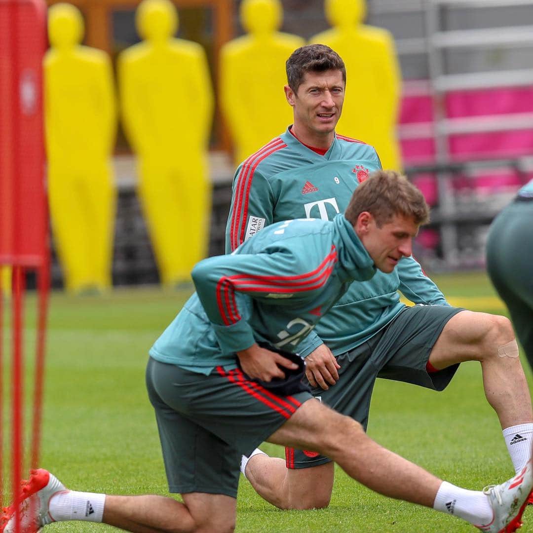 トーマス・ミュラーのインスタグラム：「Final training before the match against Hannover. We have won each of our last 9 @bundesliga_en games at home. I hope that we are able to continue this series until the end of the season. 🙏🏻✊ #fcbayern #miasanmia #esmuellert #fcbh96 #packmas #thomasmüller」
