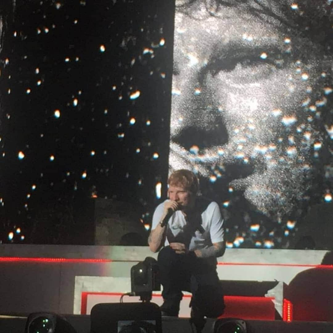 エリック・トヒルさんのインスタグラム写真 - (エリック・トヒルInstagram)「The combination of great songs and perfect live performance. Ed Sheeran Live in Jakarta ❤🇮🇩」5月4日 1時16分 - erickthohir