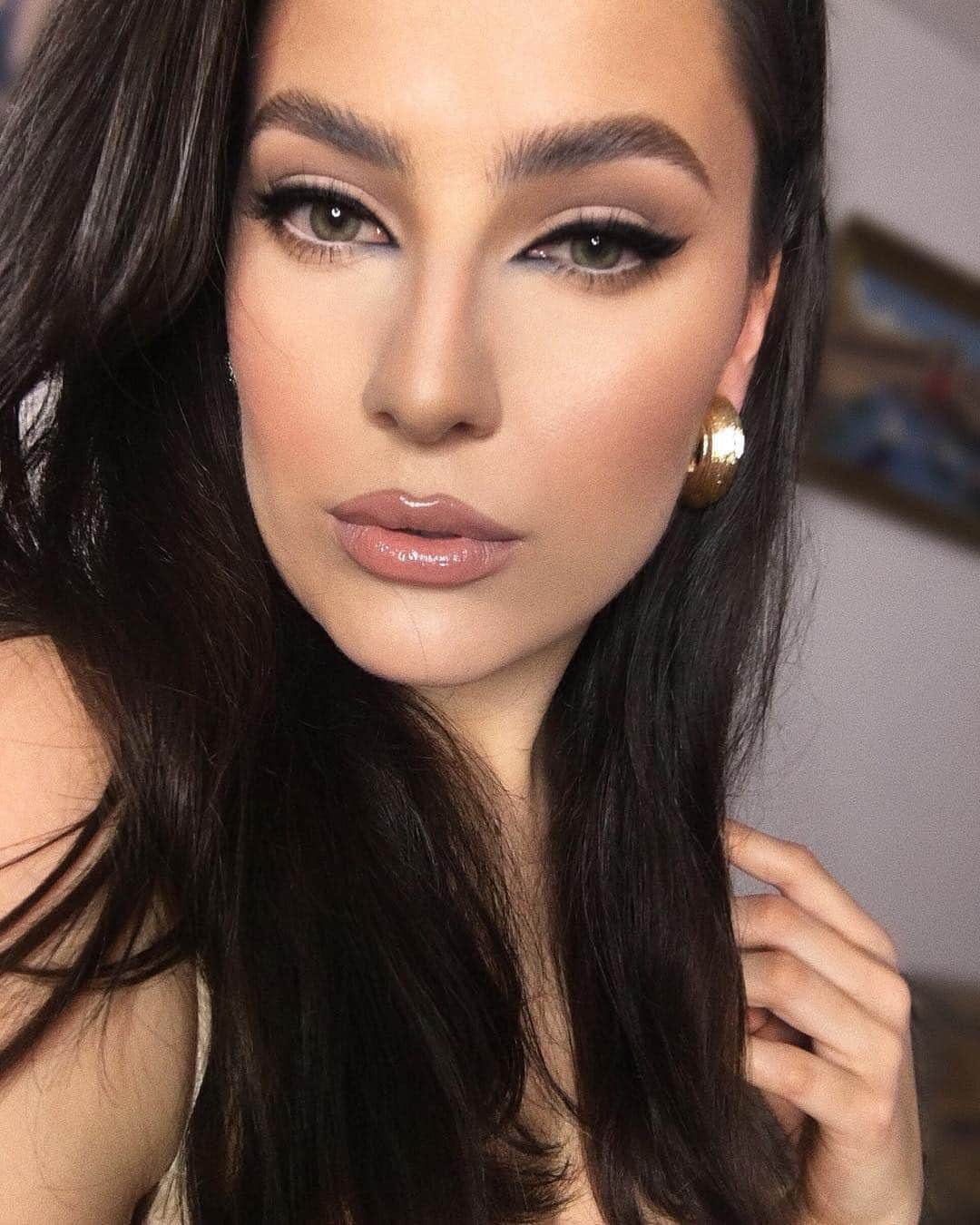 Anastasia Beverly Hillsさんのインスタグラム写真 - (Anastasia Beverly HillsInstagram)「Glam @crazylinebymarijakrivic  BROWS • Brow Powder in Dark Brown and #DipbrowGel in Soft Brown  EYES • Sultry Palette」5月4日 1時16分 - anastasiabeverlyhills