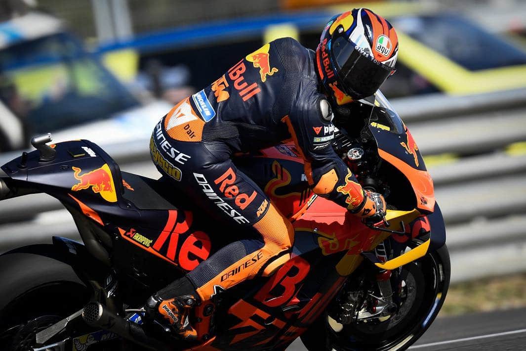 MotoGPさんのインスタグラム写真 - (MotoGPInstagram)「Watch out! 👀 // Swipe left! ⬅️ #SpanishGP #MotoGP #Motorcycle #Racing #Motorsport」5月4日 1時19分 - motogp