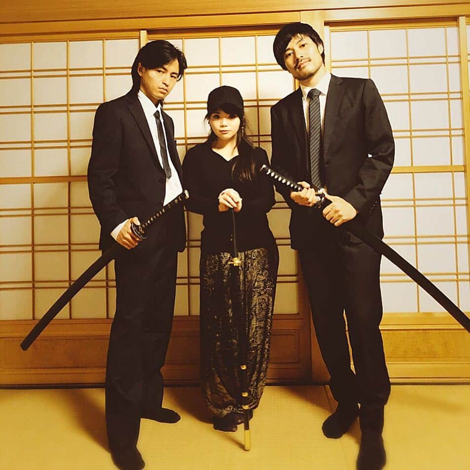 兼田玲菜さんのインスタグラム写真 - (兼田玲菜Instagram)「スーツで殺陣とか良いよね。。 改めて、もっと時代や服装に合わせて殺陣付け出来るように沢山勉強したいと今回の撮影で思った。頑張りたい。 小娘だからって負けらんないわ。  #殺陣師 #殺陣 #映画 #刀 #撮影 #スーツ #action #performance #suits #fashion #sword #stage #samurai #actress #japan #Instagram」5月4日 1時23分 - renakaneta4_samurai