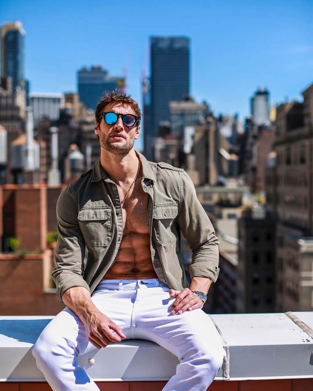フランコ・ノリエガさんのインスタグラム写真 - (フランコ・ノリエガInstagram)「MY CITY . . . #newyork #nyc #westvillage #rooftop #sunglasses #sun #casualstyle #abs」5月4日 1時26分 - franconorhal