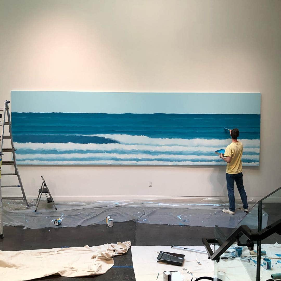 Jean Jullienさんのインスタグラム写真 - (Jean JullienInstagram)「Thanks to everyone that came to the opening of The Aromatics last night. It was great to meet you all. Stoked i got to work on my biggest piece yet, a 20feet wave with the tiniest of 🏄🏽‍♂️」5月4日 1時35分 - jean_jullien