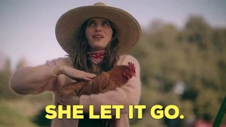 レイク・ベルのインスタグラム：「Chickens get stressed too. #massageyourchicks @blessthismesstv」