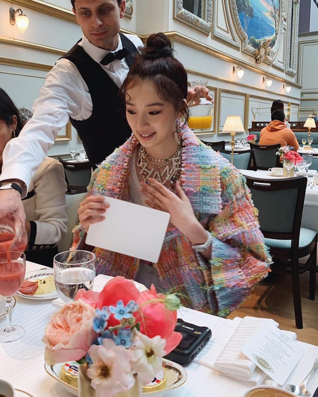 アイリーン・キムさんのインスタグラム写真 - (アイリーン・キムInstagram)「A very pleasant morning with @chanelofficial 💖 #CHANELcruise  #ireneisChanel」5月4日 1時42分 - ireneisgood