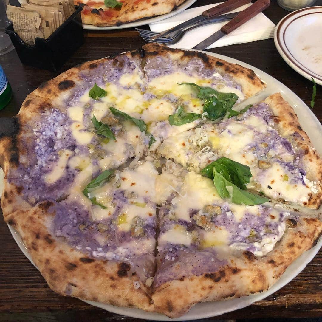 シーマス・デヴァーさんのインスタグラム写真 - (シーマス・デヴァーInstagram)「Visited Vito @pizzaprovami and he made an incredible purple potato pizza for me. Buona Fortuna with the new place, Vito.」5月4日 1時43分 - seamuspatrickdever