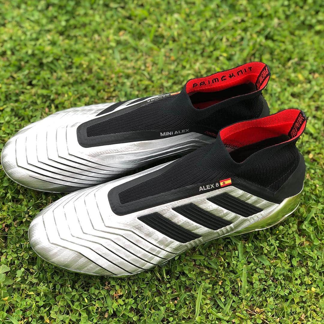 アレハンドロ・フェルナンデス・イグレシアスのインスタグラム：「DareToCreate ⚙️🎩 #AdidasPredator」