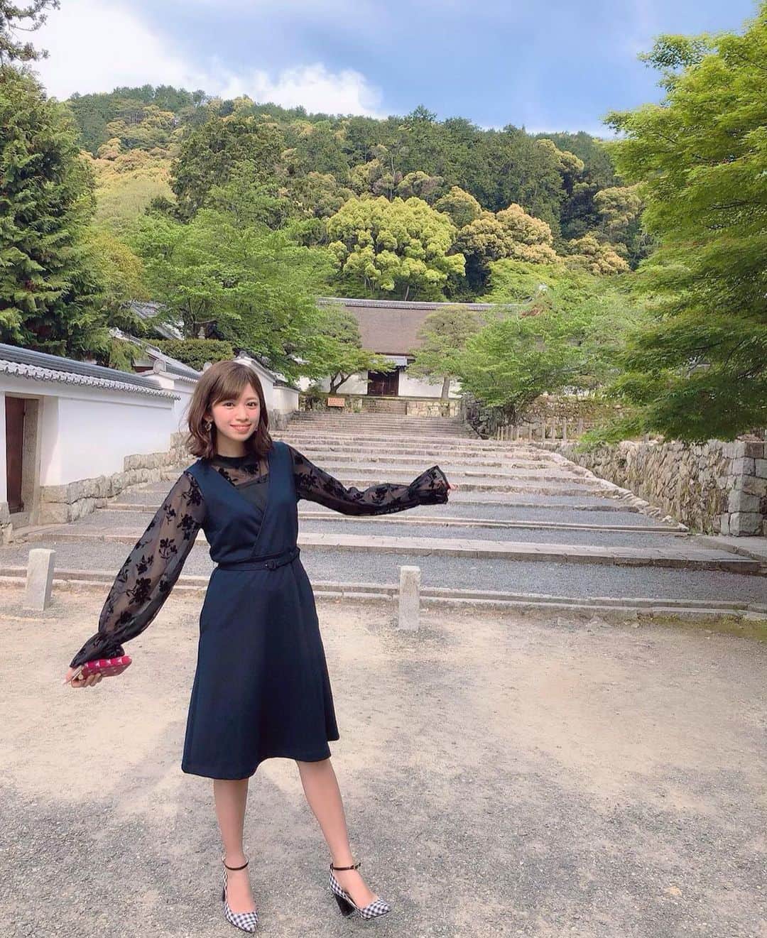 荒木沙織のインスタグラム：「お散歩してたらステキな場所をみつけた😋 . . . . . #南禅寺#京都#お寺巡り」