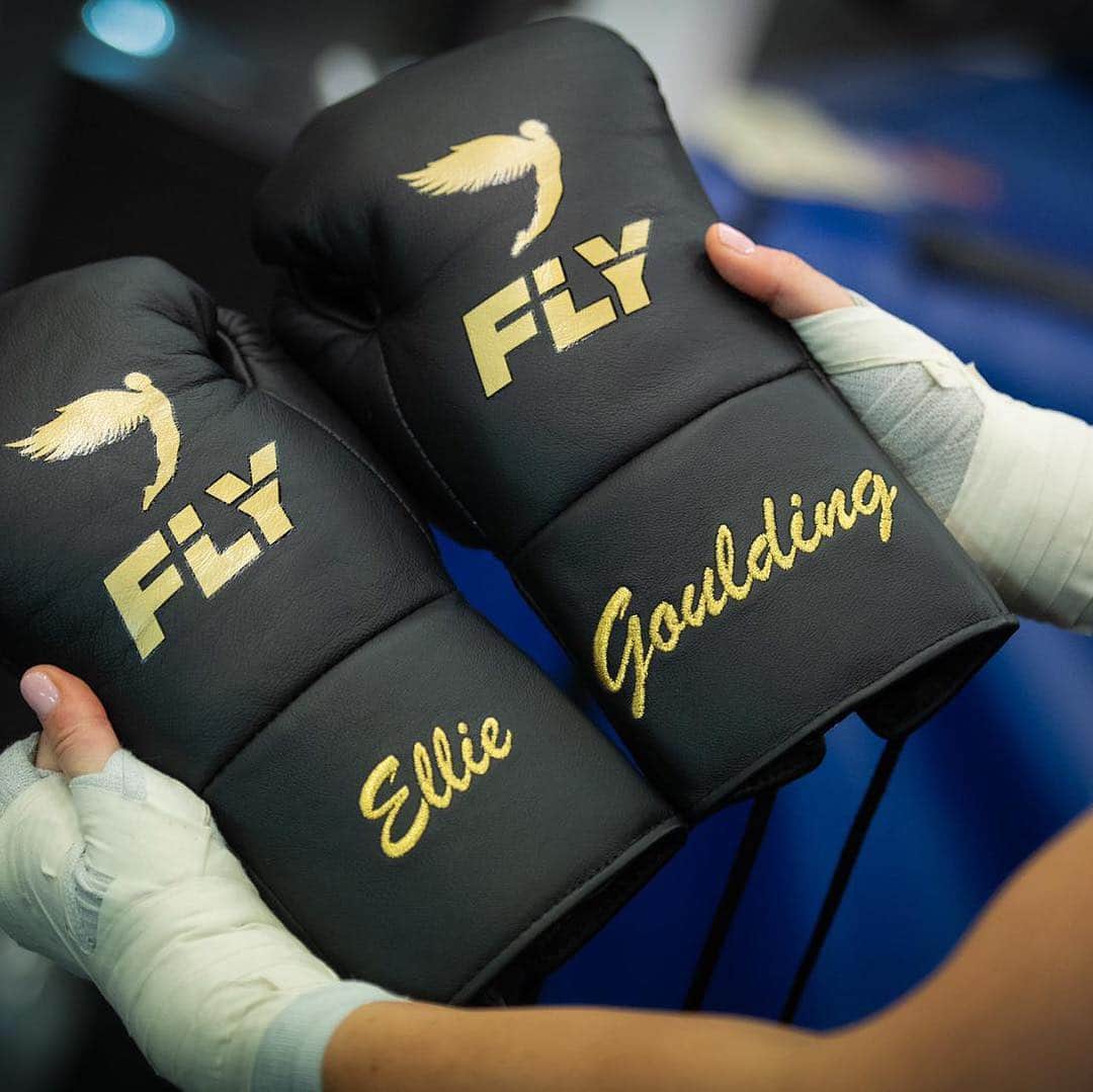 エリー・ゴールディングさんのインスタグラム写真 - (エリー・ゴールディングInstagram)「Epic new gloves and even saved my manicure 😇 thank you @flysportsuk and the boss @shanemcguigan #fightLikeaLass」5月4日 1時51分 - elliegoulding
