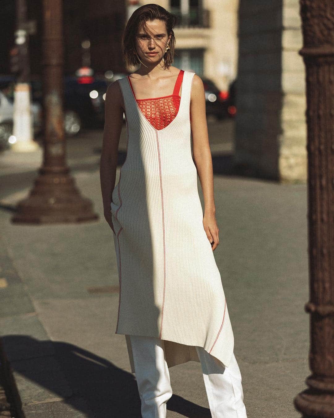 のインスタグラム：「@catovanee in #VBSS19 for @elledanmark. Photo by @marcovanrijt Styled by @barbaragullstein. x VB」