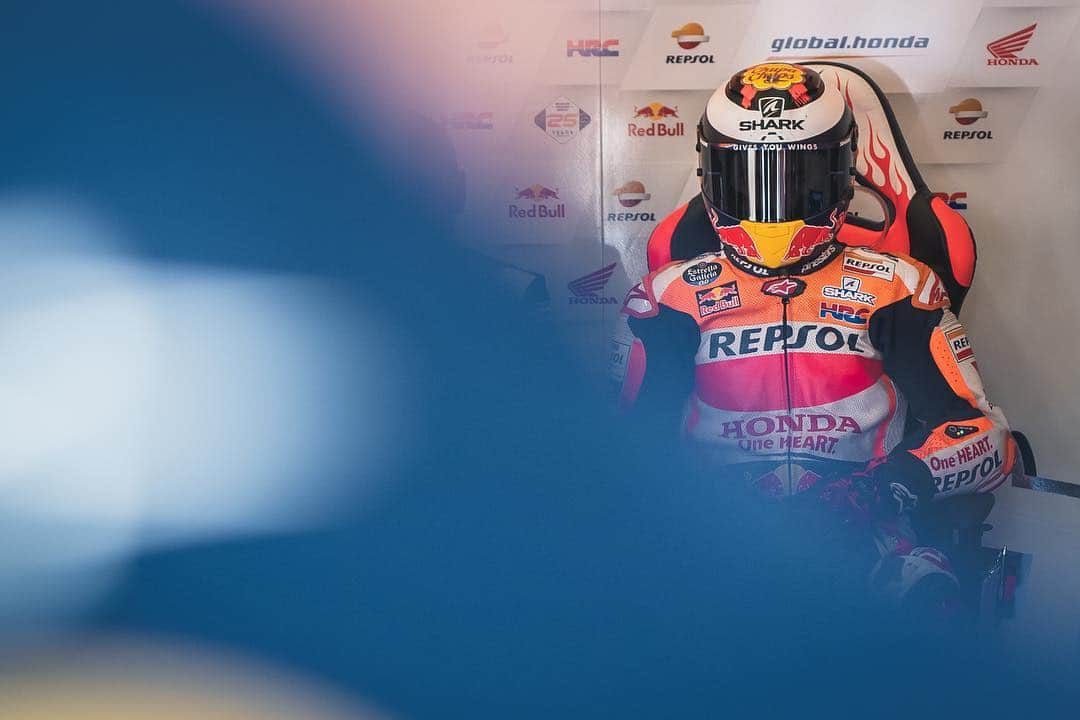 レプソル・ホンダのインスタグラム：「#JL99😈 🅿️4️⃣ 🇪🇸 ⠀⠀⠀⠀⠀⠀⠀⠀⠀ “This morning we were very strong and I was able to ride how I want and show the potential we have. I was very comfortable and able to make consistent lap times quite easily. In the afternoon we tried a setting on the other bike which wasn’t in the correct direction so we weren’t able to be as fast and it was hotter, which did not help. But we have been able to make good progress already at a track which I like and we are ready for tomorrow.” ⠀⠀⠀⠀⠀⠀⠀⠀⠀ #SpanishGP #25RepsolHonda #Repsol #MotoGP #Honda #Racing #RepsolHonda #HRC #RC213V #JL99 #JorgeLorenzo #JL99😈 #ThePowerOfDreams #Motorcycle #Spain #Practice #Friday #MoreToCome」