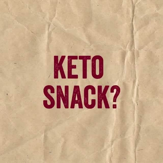 ジョンソンヴィルのインスタグラム：「Why we 💛 Summer Sausage: 🔪made with premium cuts of meat 🔪smoked over real hardwoods 🔪legendary Johnsonville flavor  Did we mention it makes a great #keto #snack? Try one of three Summer Sausage flavors for a #ketoapproved #high #protein meal. Product & Recipe info at link in bio.」