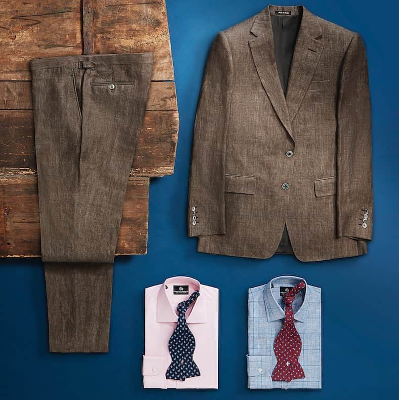 チェスターバリーさんのインスタグラム写真 - (チェスターバリーInstagram)「Flat Lay Friday: Part of this suits appeal is its versatility. Each piece of our Bronze Linen Herringbone Suit works worn as separates to elevate your casual outfits too, making it an ideal choice for the Bank Holiday weekend ahead.  Note the quality herringbone weave, the Italian linen cloth and the expertly cut silhouette.  Shop online or in store at Savile Row. . . . . #shopthelook#CBstyle#tailoredtofit#savilerow#menwithstyle#fashion#mensstyle#style#chesterbarrie#tailoring#menswear#jacket#mensfashion#Britishfashion#menslifestyle#london#newcollection#jacket#flatlay #flf#Friday#weekendstyle#weekend #weekendstyle#summer#springsummer #ss19」5月4日 2時14分 - chester_barrie