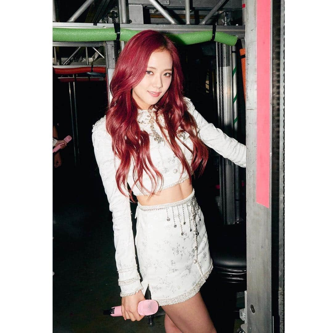 ジスさんのインスタグラム写真 - (ジスInstagram)「#BLACKPINK2019WORLDTOURwithKIA #NYCday2 #BLACKPINK #1000일  thank you blinks for coming to our concert in Newark❣️ 그리고 벌써 데뷔하고 1000일이라는 시간이 흘렀는데 그 시간동안 우리랑 같이 많은 추억안에 함께 존재해줘서 고마워요 ❣️ 앞으로 남은 더 긴 시간들도 함께 좋은 추억 많이 만들어요  감사하고 항상 사랑합니다🖤💕」5月4日 2時22分 - sooyaaa__