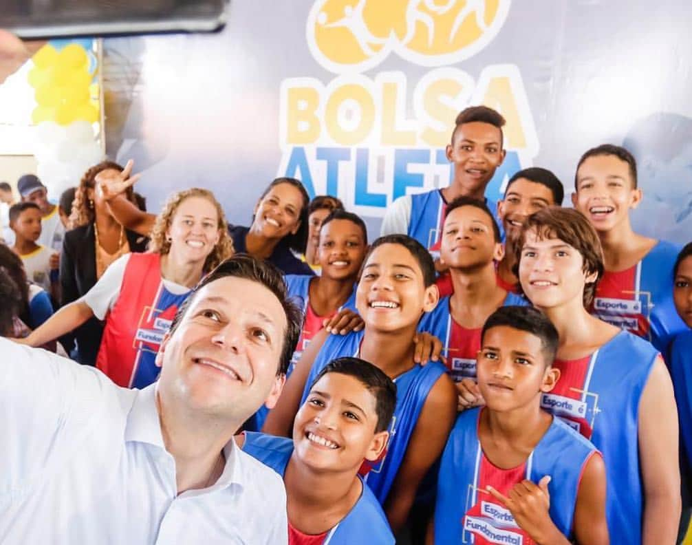 ヤネ・マルケスさんのインスタグラム写真 - (ヤネ・マルケスInstagram)「Bolsa Atleta Recife. Nós da @prefeiturarecife estamos ajudando e encorajando os atletas do Recife a escolherem viver o esporte, serem atletas, carregarem as coisas boas que essa escolha proporciona e entrar nas portas que essa escolha abre! O prefeito @geraldojulio40 assinou e agora não é mais desejo, É REAL! Obrigadaaaaaa... foi lindo demais. @anapaulavileal #recifeesportes #VamosTransformarVidasPeloEsporte (📸 @aregobarrosfoto)」5月4日 2時26分 - pentayane