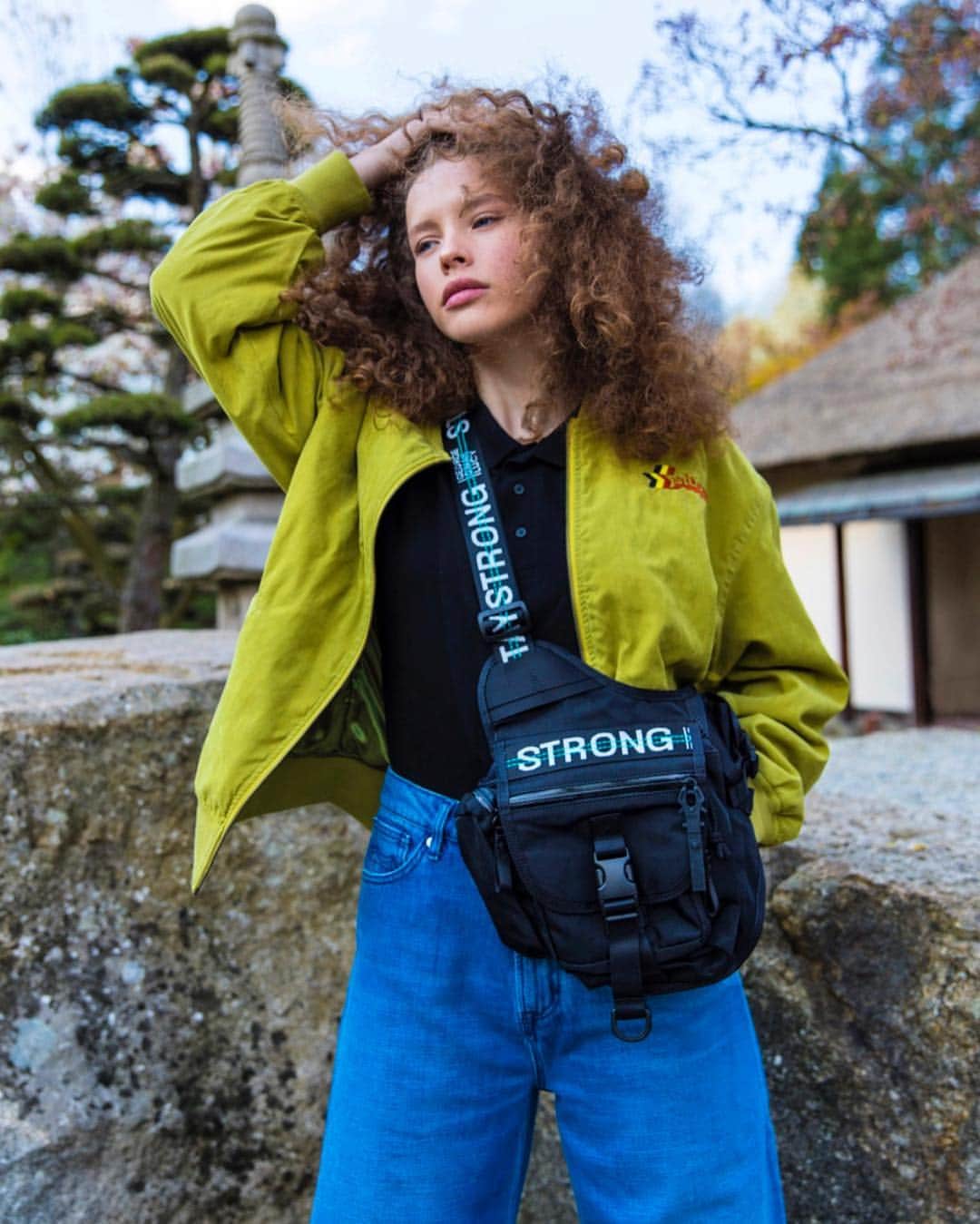 のインスタグラム：「There is a new editorial published at @fizzymag featuring our bags. Make sure to check out their homepage for the full series! 💥💥💥 Bag: “Pu$h Her - Black Strong“  Production: @fizzymag  Photography: @britthekid  Model: @charlykponton @placemodels  Styling: @itssaessi  MUA: @tobiasbinderberger • • • • • #fizzymag #editorial #stussy #style #streetwear #streetfashion #outfit #portrait #portraiture #ootd #hypebae #hypebeast #hsstyle #style #35mm #vscocam #vsco #justgoshoot #aov #hairstyle #natural #makeup #fashion #highsnobiety #streetmobs #bag #accessories #nature #summer #outfitdetails」