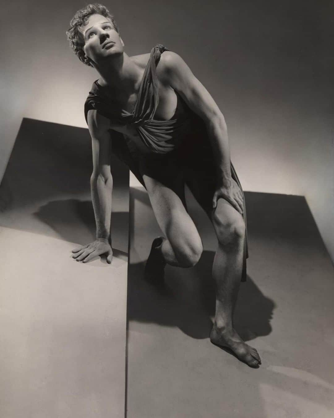 ニューヨーク近代美術館さんのインスタグラム写真 - (ニューヨーク近代美術館Instagram)「“...I completely worship [George Platt Lynes’s] work. His work gave me a kind of language to try to look at gay culture in the 30s and 20s. And I looked at the photographs here as the kind of benchmark, really, for how I’m thinking about the male body in relationship to black-and-white photography and queer desire.” –Isaac Julien (@isaacjulien), filmmaker and installation artist … Hear more perspectives on the artists and culture of #LincolnKirstein’s Modern in our audio guide: mo.ma/kirsteinaudio (link in bio) … [Image: George Platt Lynes. “Lew Christensen in ‘Apollon Musagète’.” 1937. Gelatin silver print. Gift of Russell Lynes © 2019 Estate of George Platt Lynes]」5月4日 2時36分 - themuseumofmodernart