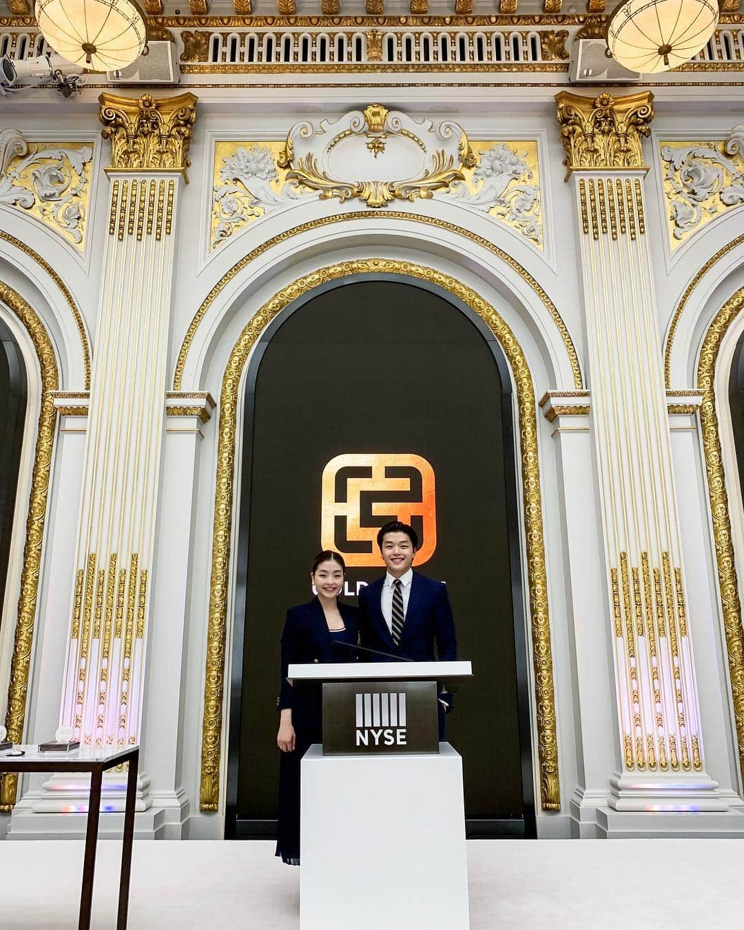 アレックス・シブタニさんのインスタグラム写真 - (アレックス・シブタニInstagram)「We were honored to join @goldhouseco at the @nyse to ring the closing bell and kick off Asian American & Pacific Islander Month! #AAPIHeritageMonth #A100List #ShibSibs」5月4日 2時53分 - shibsibs