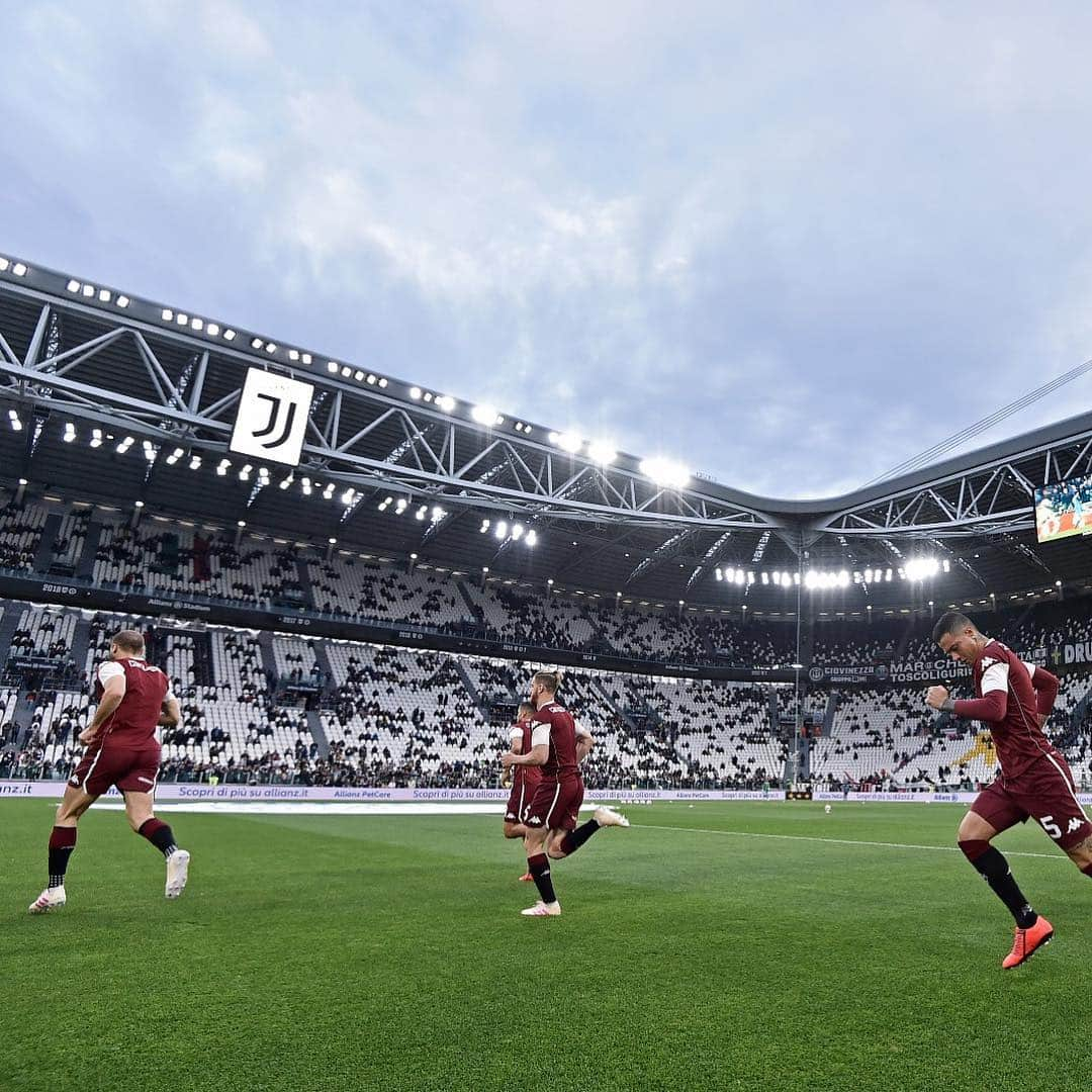 トリノFCさんのインスタグラム写真 - (トリノFCInstagram)「Warm up 🔥🐂 #SFT #JuveToro」5月4日 2時59分 - torinofc1906