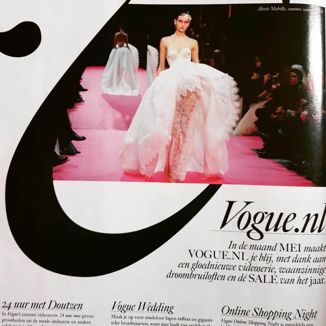 アレクシマビーユさんのインスタグラム写真 - (アレクシマビーユInstagram)「My bride @nlvogue thanks to be part of @doutzen issue @alexismabille #alexismabille #vogue #invogue #bridal #bride #weddingdress #white #catwalk #hautecouture」5月4日 2時59分 - alexismabille