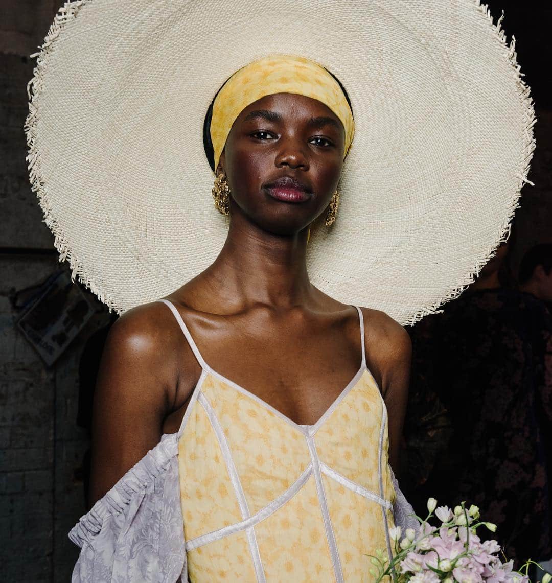 Fashion Weekのインスタグラム：「Hello, Australia! Join us at the @FashionWeekAus Weekend Edition for style sessions, parties and even a chance to see the collections walk down the runway. Head to the link in our bio for tickets. #MBFWA」