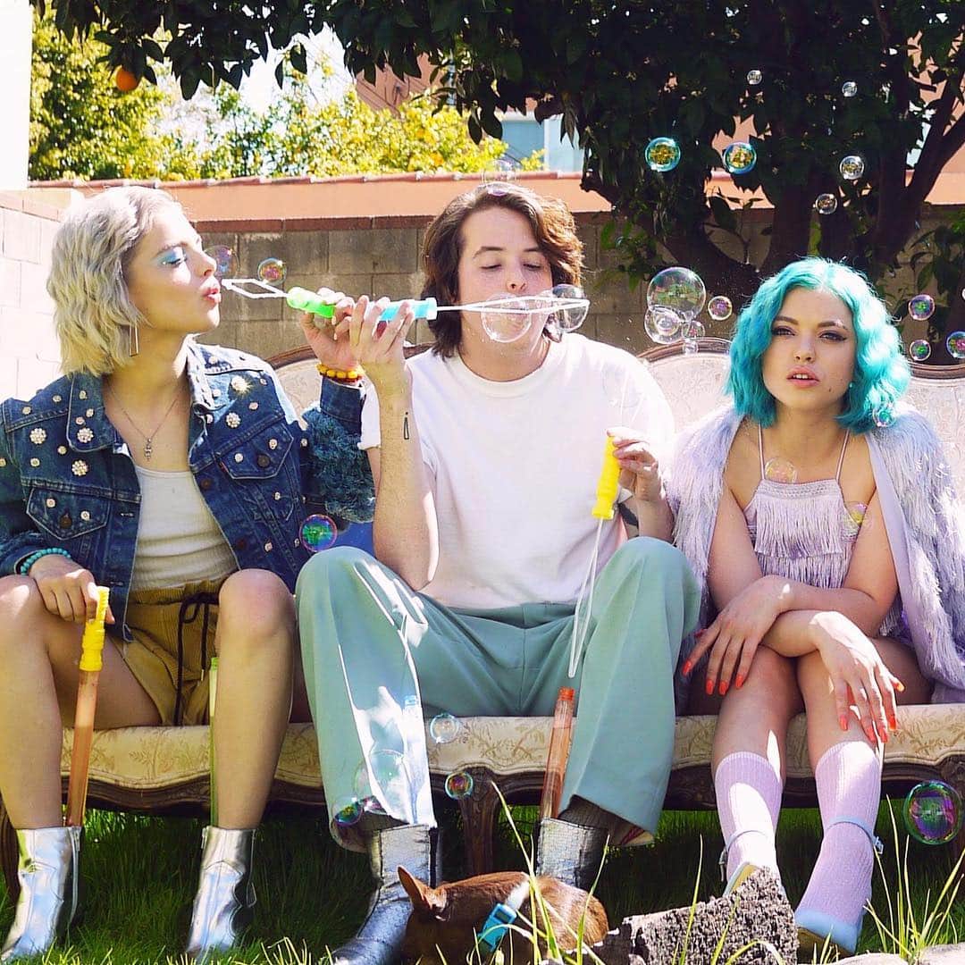 HEY VIOLETのインスタグラム：「oh my goodness. we just hit 1 million views on #BETTERBYMYSELF. this is insane. also i just woke up and i might be crying??? is that OKAY???? go watch now!!!!」