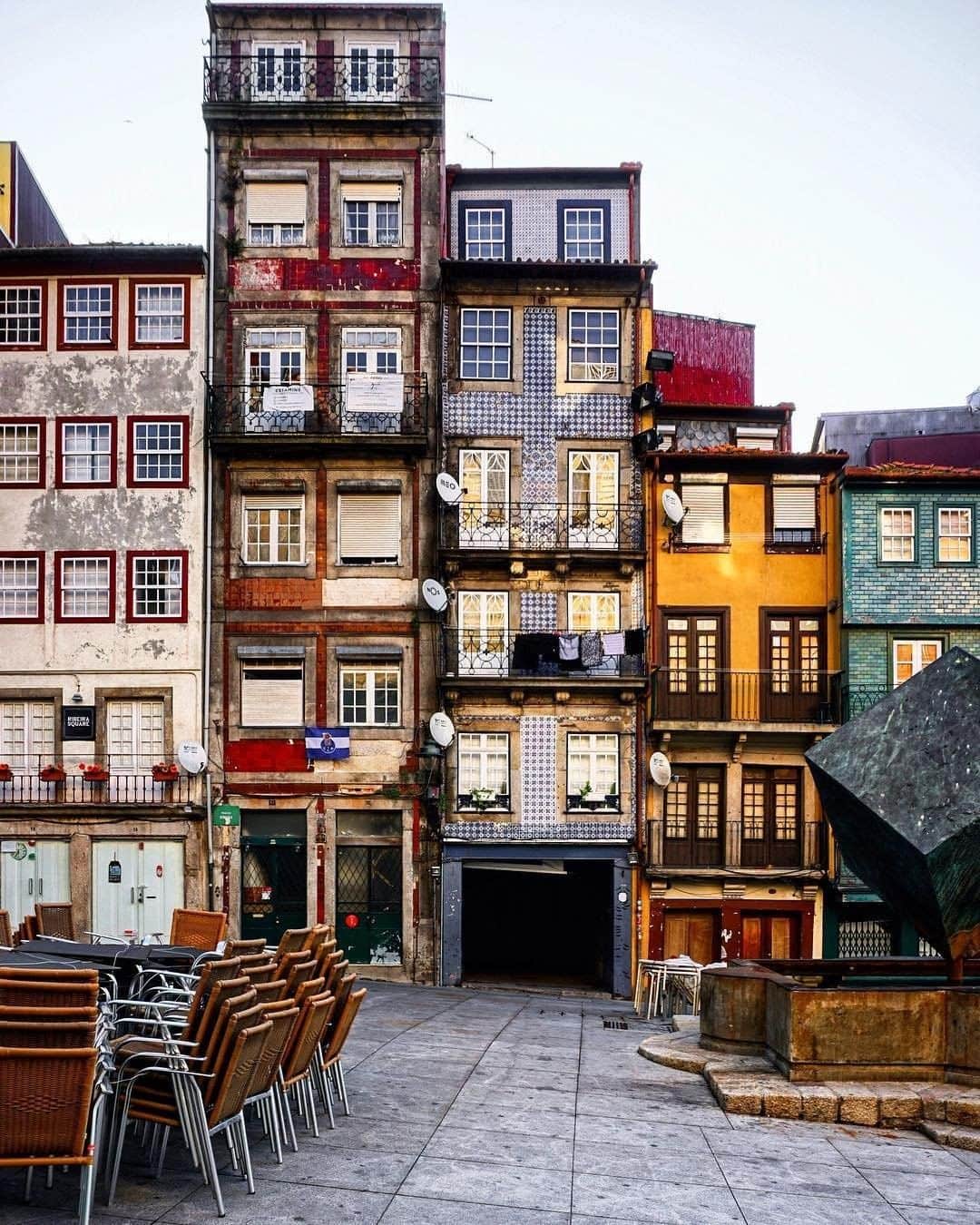 Travel + Leisureさんのインスタグラム写真 - (Travel + LeisureInstagram)「Flights to Porto are expected to drop in price by ~46 percent~ this month! Almost time to book that dream trip ⏰ Find out more at our link in bio! #tlpicks courtesy of @a_ontheroad」5月4日 3時20分 - travelandleisure