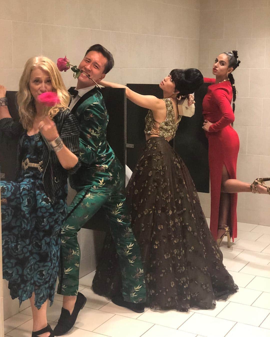 ナネットレポーのインスタグラム：「Mischief in the men’s room at the ballet 👯‍♀️」