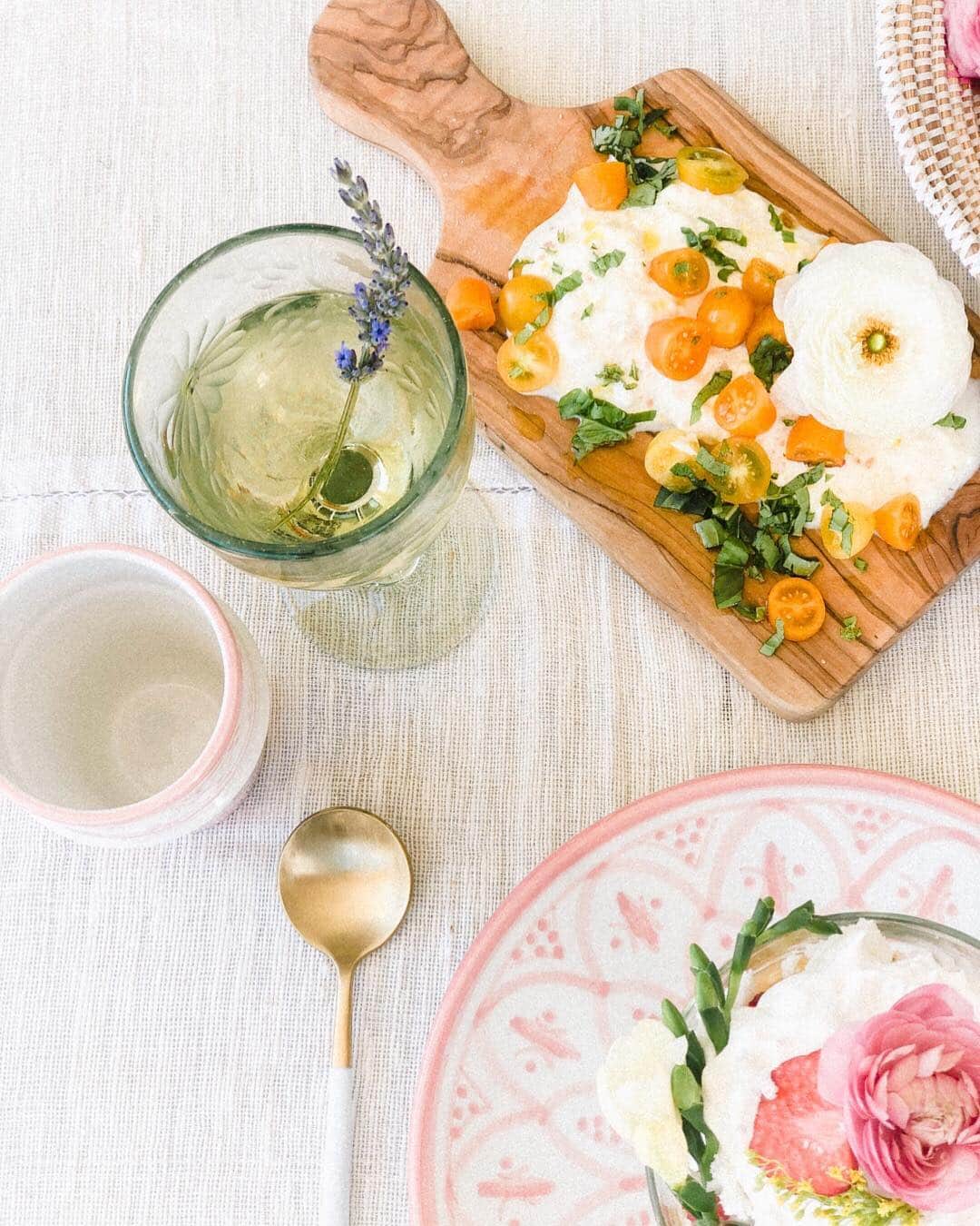 The Little Marketさんのインスタグラム写真 - (The Little MarketInstagram)「Serve up something special this Mother's Day, like sun gold cherry tomatoes + burrata salad. This delicious recipe was made by our friends @beijosevents and is available now on the blog!」5月4日 3時29分 - thelittlemarket