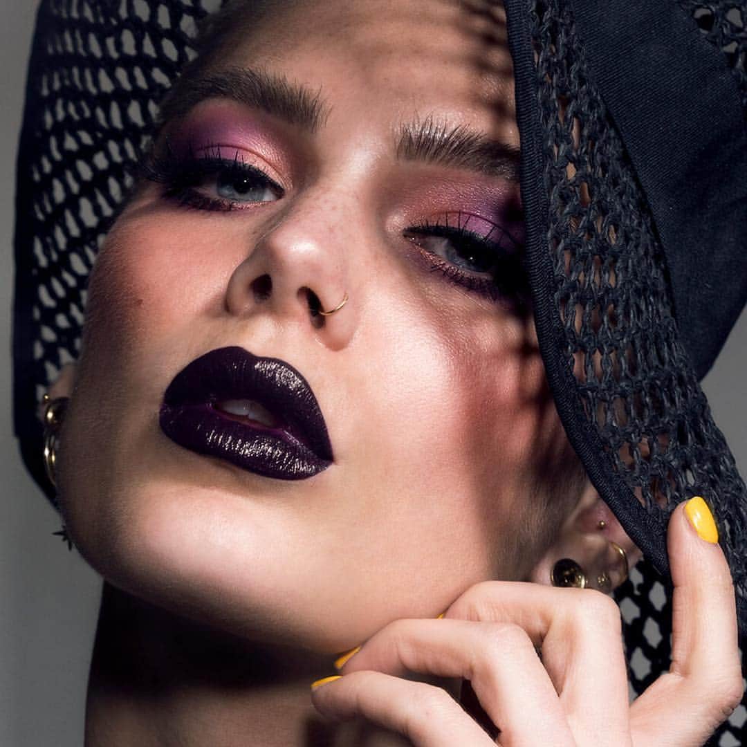 Linda Hallbergさんのインスタグラム写真 - (Linda HallbergInstagram)「Purple eyes & lips is always a good Idea 🥰 What is your favourite color? #fotd #mua #lindahallberg」5月4日 3時24分 - lindahallberg