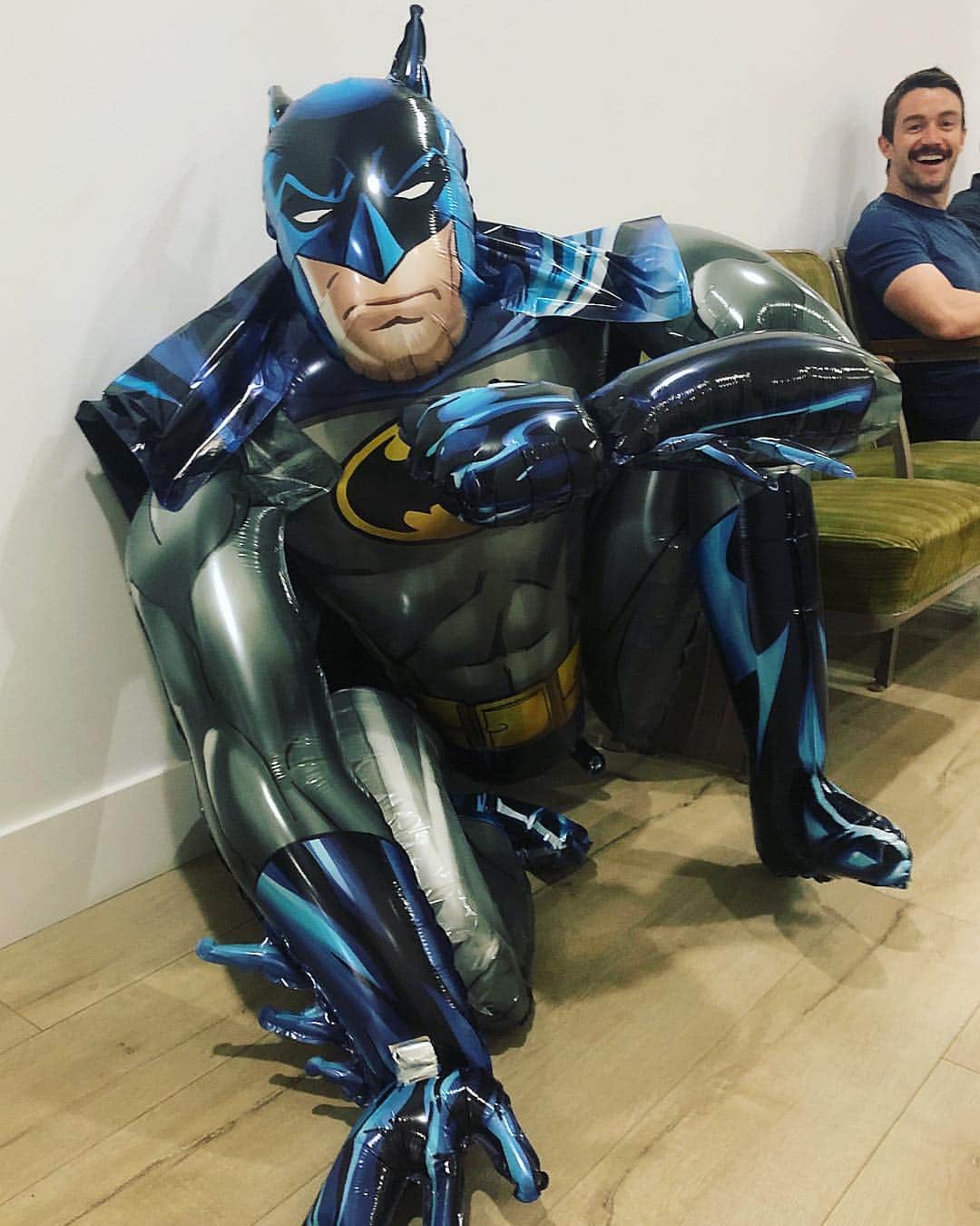 のインスタグラム：「Batman and Rob. 🎈」