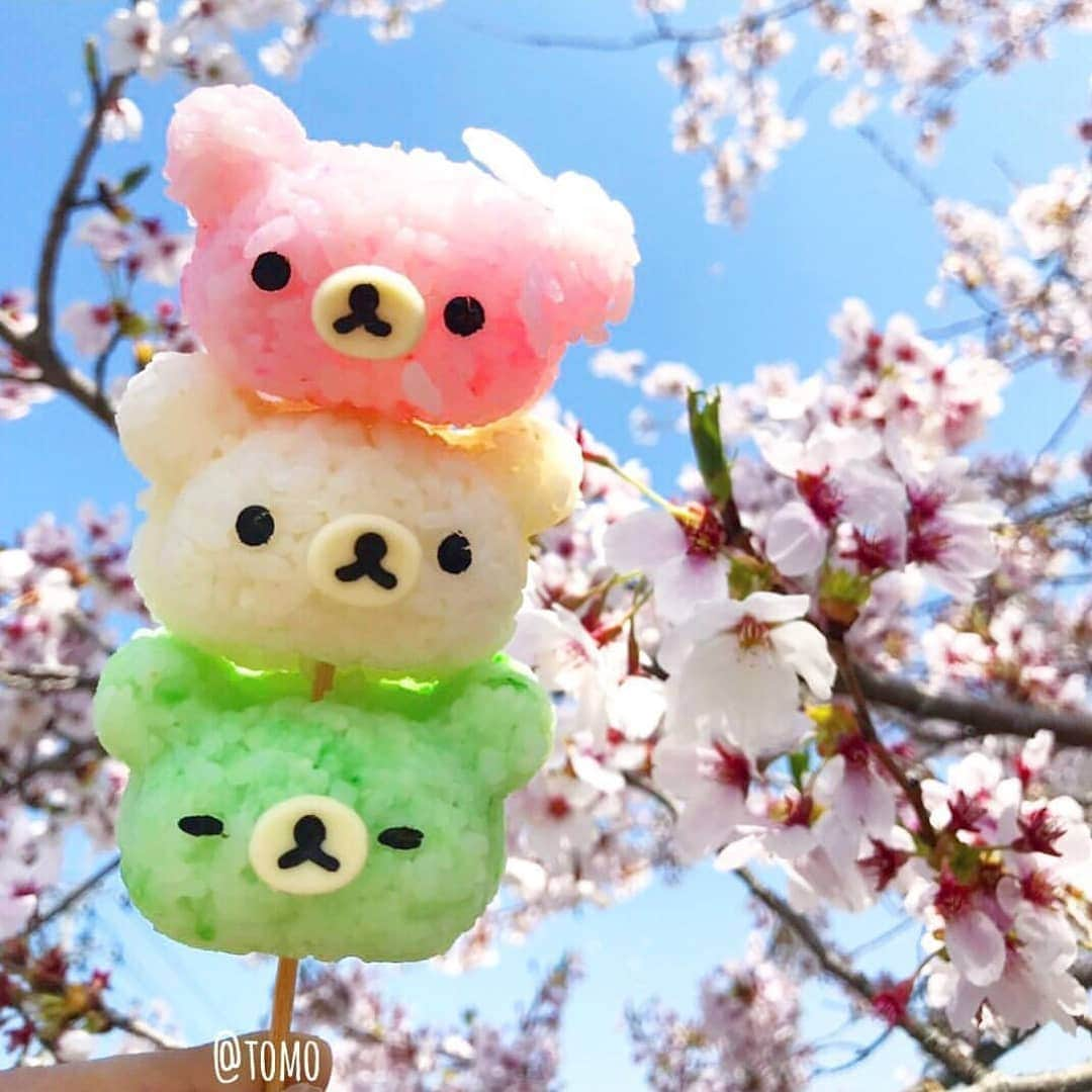 Rilakkuma US（リラックマ）さんのインスタグラム写真 - (Rilakkuma US（リラックマ）Instagram)「It feels like spring just arrived and now summer is on its way! But picnicking in spring or summer is just as fun with cute snacks! Check out these adorable Rilakkuma rice snacks made by @tomomi.anzai! . . . #rilakkumaUS #rilakkuma #sanx #kawaii #cutefood #cherryblossoms #japan #リラックマ #サンエックス #キャラ弁」5月4日 3時34分 - rilakkumaus