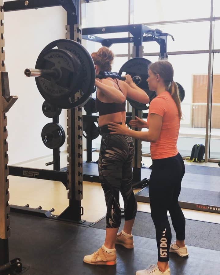 マチルドU・クラマーのインスタグラム：「#club100 😎 @louise_ostergard 🙏🏻 . . . . #trainingcamp #gloria #precamp #roadtoyokohama #season2019 #gettingstronger #pb #squats #runner #athlete #asstothegrass」