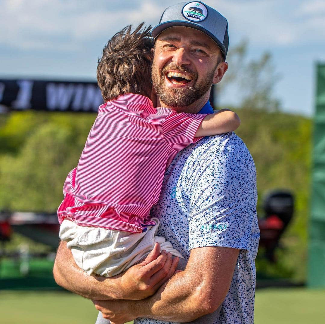 E! Onlineさんのインスタグラム写真 - (E! OnlineInstagram)「This photo of Justin Timberlake and Silas makes us so happy and we can't stop the feeling! (📷: Michael Simon/startraksphoto.com)」5月4日 3時42分 - enews