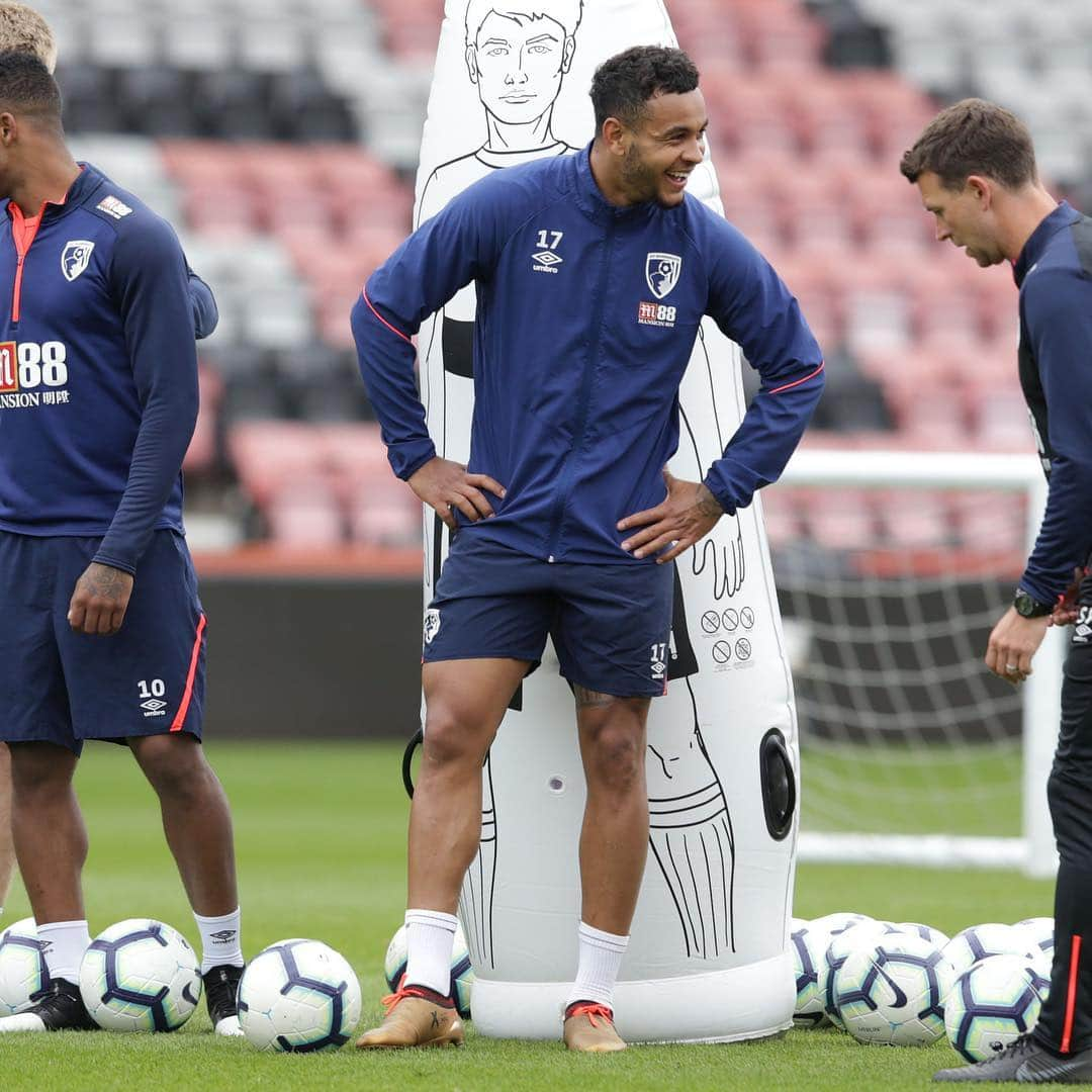 AFCボーンマスさんのインスタグラム写真 - (AFCボーンマスInstagram)「All smiles ahead of the weekend 😁 #afcb 🍒」5月4日 3時48分 - afcb