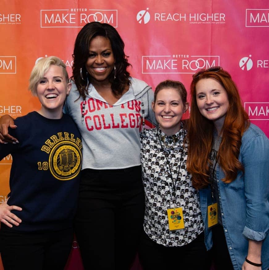 ハナー・ハートさんのインスタグラム写真 - (ハナー・ハートInstagram)「#FBF to the day I got to stand next to @MichelleObama! A few notes: 1) I made her laugh by making a joke about having to REACH HIGHER bc of our height difference. 2) Yes, I mercillessly cropped Erin and Brooke out of the photo. Swipe to see them!  3) #CollegeSigningDay was a total blast. Congrats to everyone going / graduating!」5月4日 3時51分 - harto