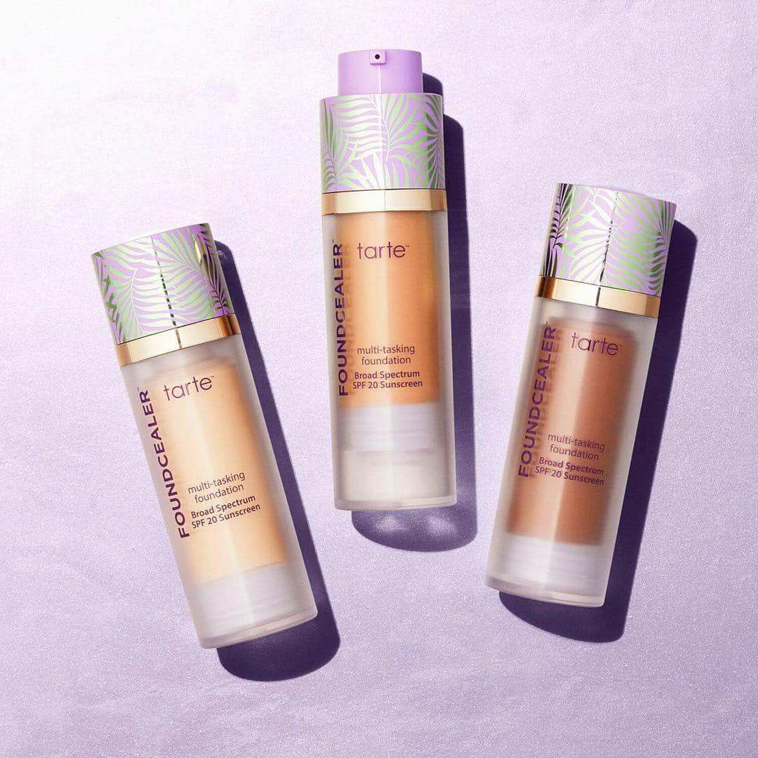 Tarte Cosmeticsさんのインスタグラム写真 - (Tarte CosmeticsInstagram)「A #vegan & skincare foundation in one?! YES, PLZ 🙋‍♀️🙋‍♀️ Rock a natural radiant finish with our babassu foundcealer™ #vegan skincare foundation!  This MUST-HAVE: 🌿has SPF 20 (NSPF version available for the EU) 🌿minimizes the appearances of fine lines 🌿delivers an ultra-comfortable, natural radiant finish 🌿infused with #plantpowered babassu to nourish, moisturize & soothe skin  @sephora #crueltyfree #rethinknatural #veganbeauty」5月4日 4時05分 - tartecosmetics
